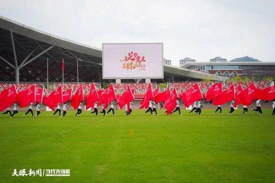 罗马1-0领先第64分钟，扎莱夫斯基背后放铲犯规吃到个人本场第二黄被罚下第66分钟，夸梅左路送出精准传中，夸塔抢点后仰头球破门，佛罗伦萨1-1扳平第87分钟，卢卡库飞铲夸梅小腿被直红罚下【比赛焦点瞬间】第14分钟，罗马反击机会，扎莱夫斯基做球，迪巴拉跟进打门稍稍偏出第17分钟，帕特里西奥精彩扑救挡出必进球第23分钟，迪巴拉出现伤情难以坚持被阿兹蒙替换下场第50分钟，伊科内禁区右侧内切后的打门被帕特里西奥没收第53分钟，罗马开出左侧角球，门将扑球脱手造成混乱，罗马险些趁乱破门第65分钟，罗马逃过一劫！